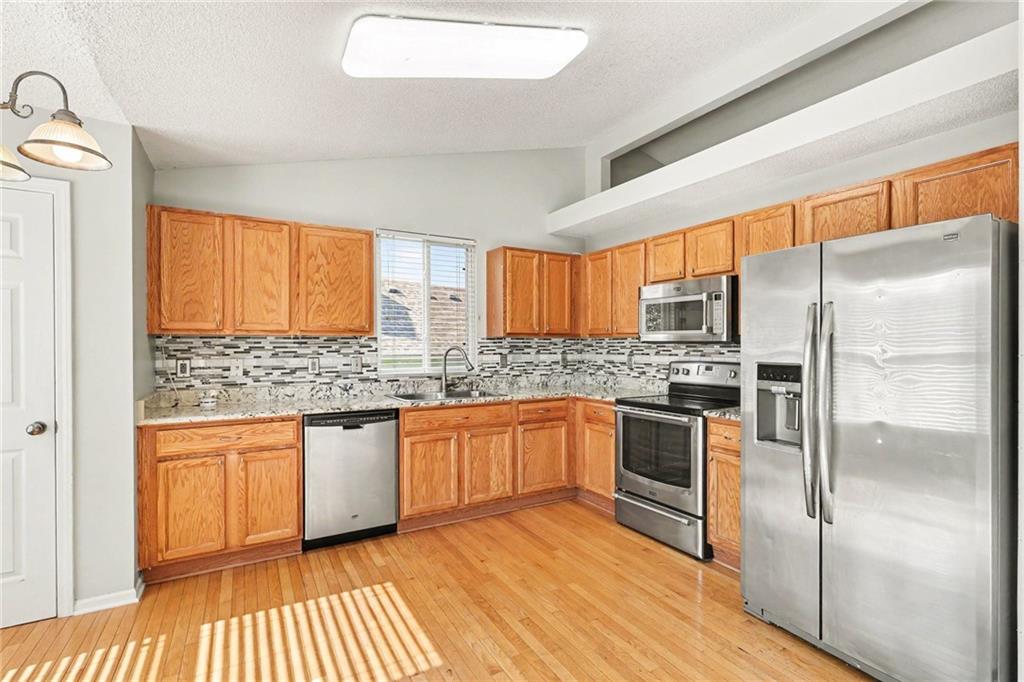 Photo 4 of 1810 W Fredrickson Circle