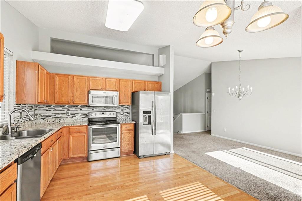 Photo 5 of 1810 W Fredrickson Circle