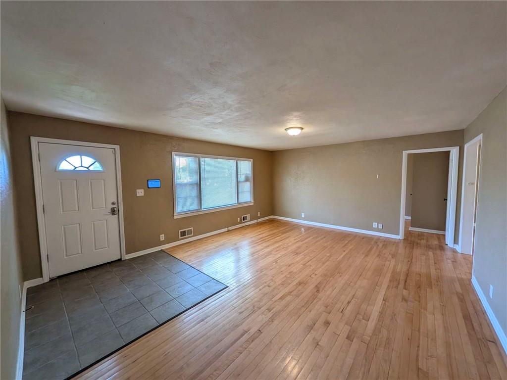 Photo 4 of 8905 E 29TH Street