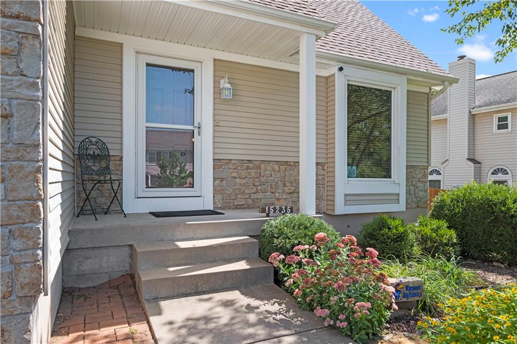 Photo 4 of 15235 Dearborn Street