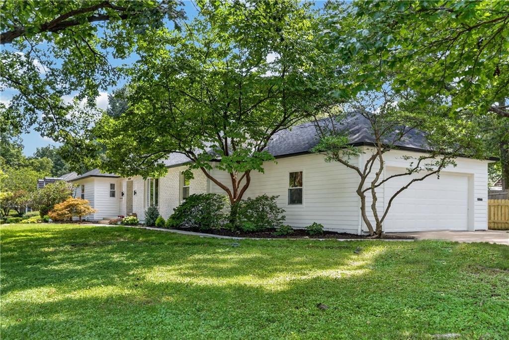 Photo 3 of 8224 Linden Drive
