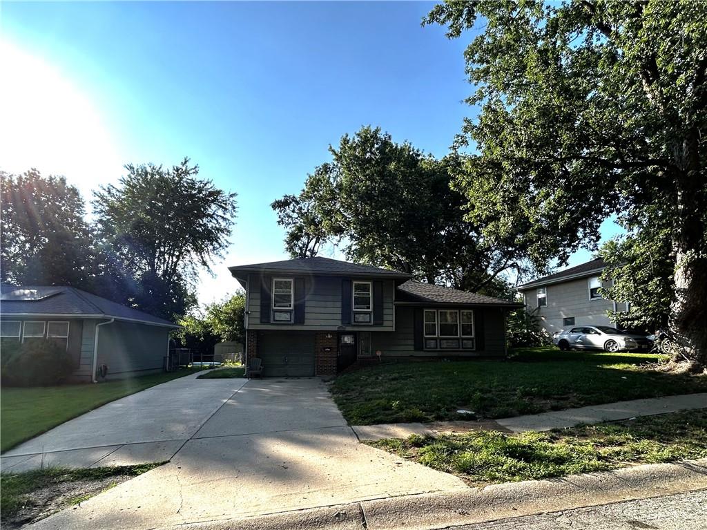 Photo 2 of 11902 Fremont Avenue