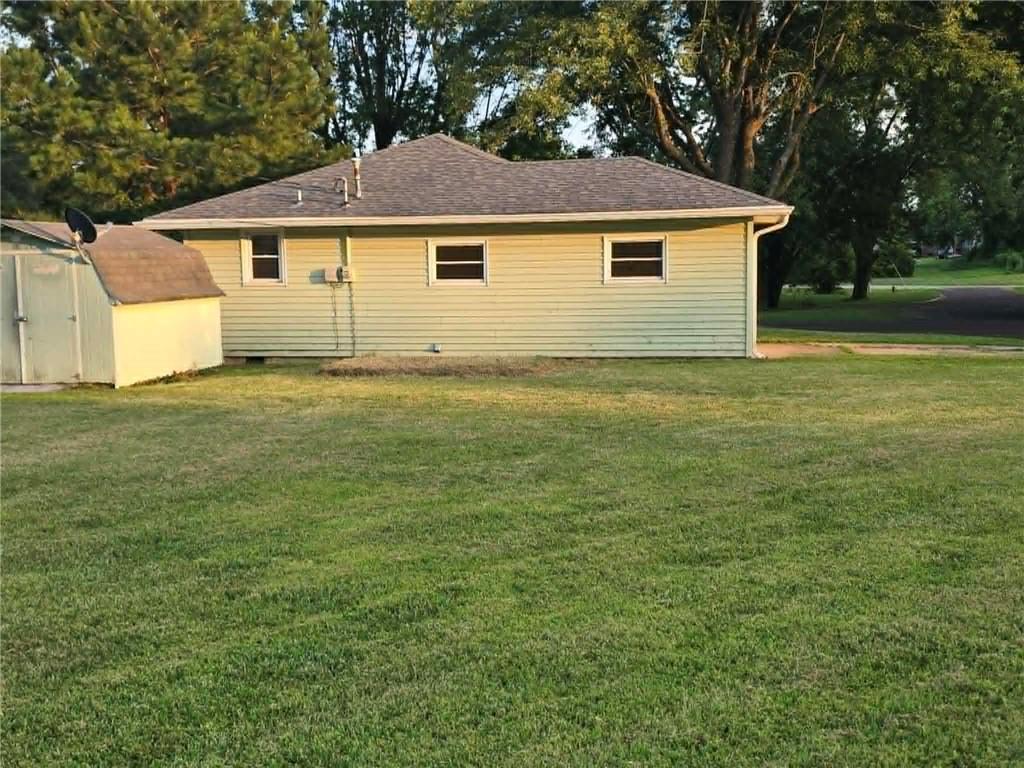 Photo 3 of 303 E Truman Avenue