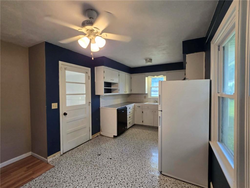 Photo 5 of 303 E Truman Avenue