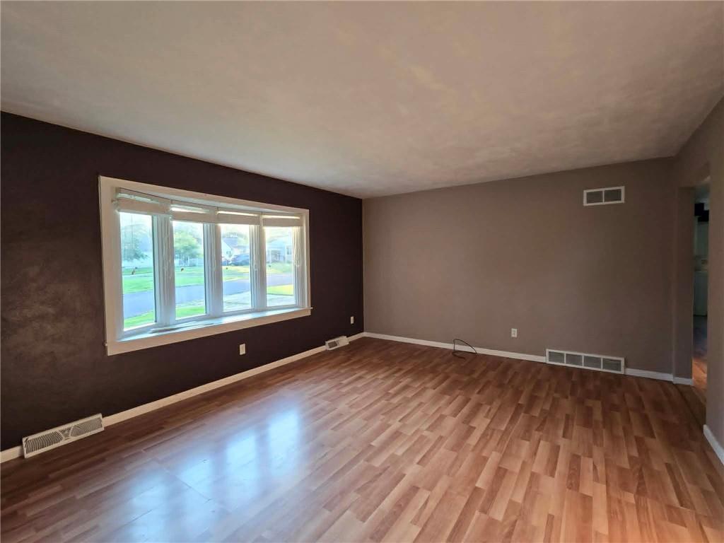 Photo 6 of 303 E Truman Avenue