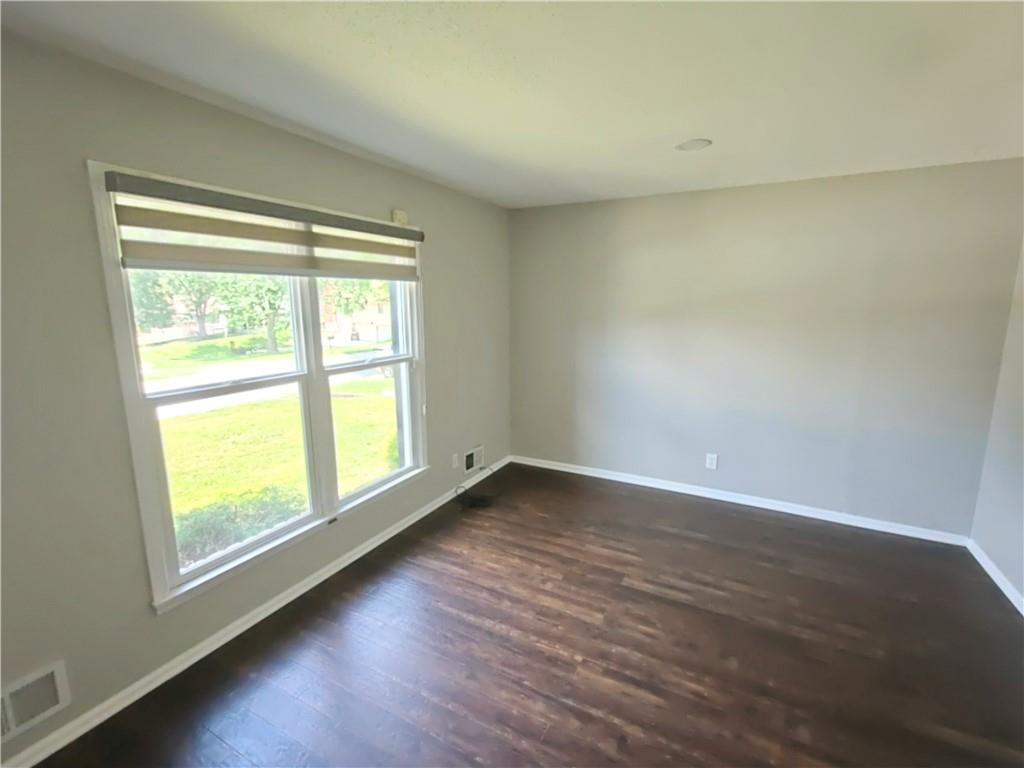 Photo 3 of 1512 SW MORNINGSIDE Drive
