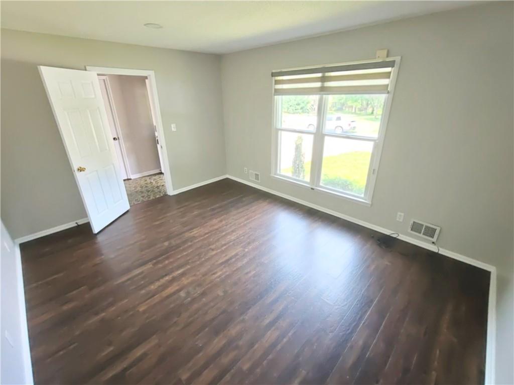 Photo 5 of 1512 SW MORNINGSIDE Drive