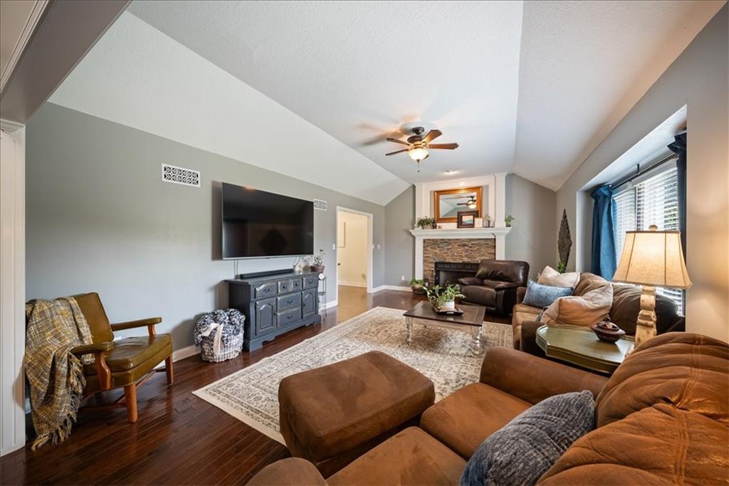 Photo 3 of 502 Sugarland Drive
