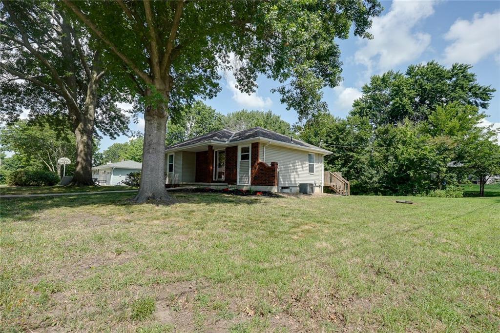 Photo 3 of 501 W McDowell Avenue