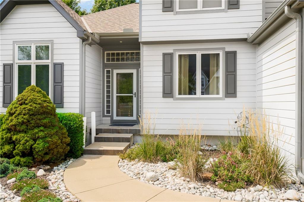 Photo 4 of 808 SW Springwater Lane