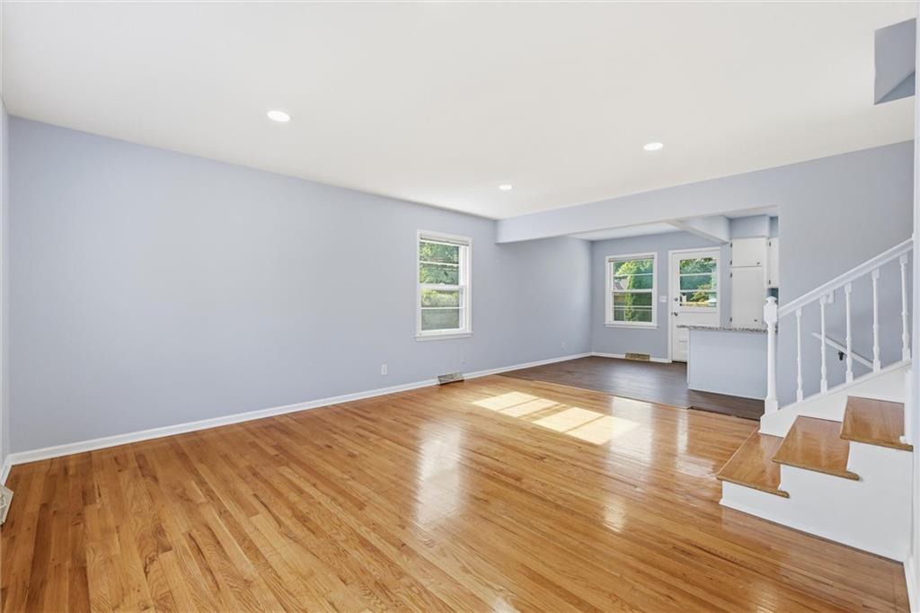 Photo 4 of 10729 Mcgee Street