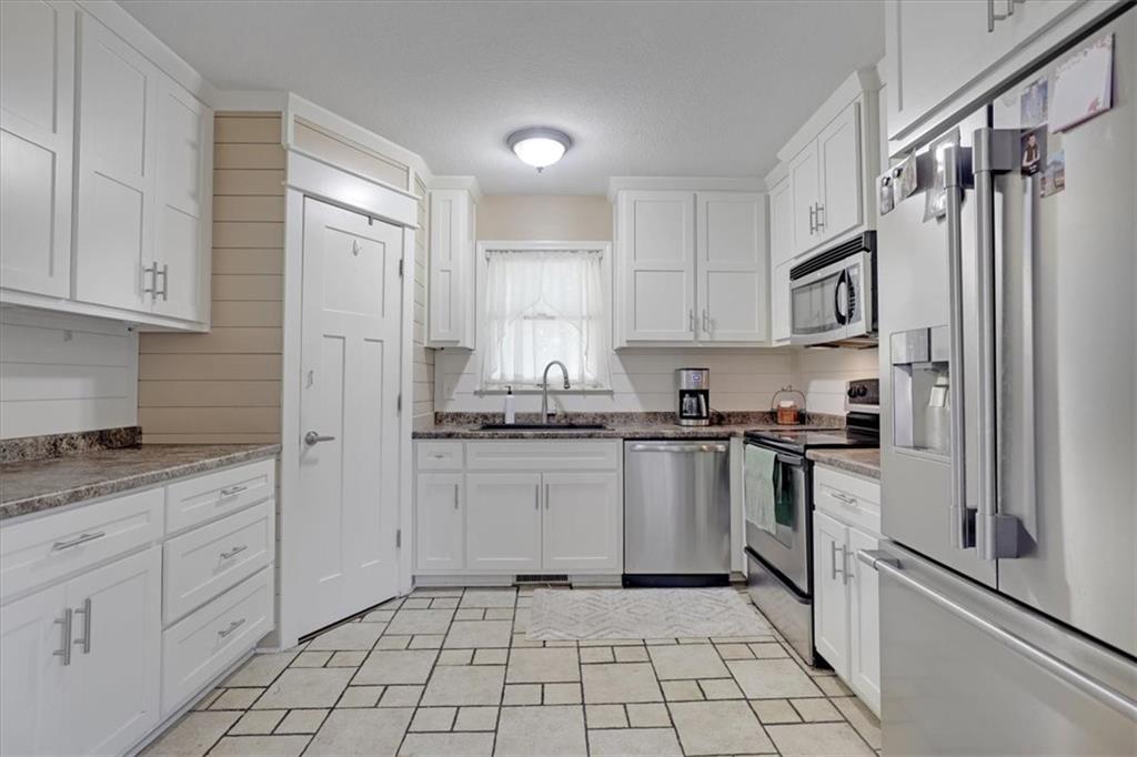 Photo 4 of 902 Plattsburg Street
