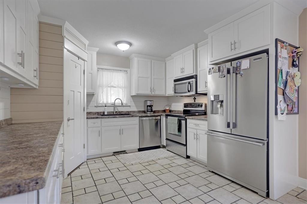 Photo 7 of 902 Plattsburg Street