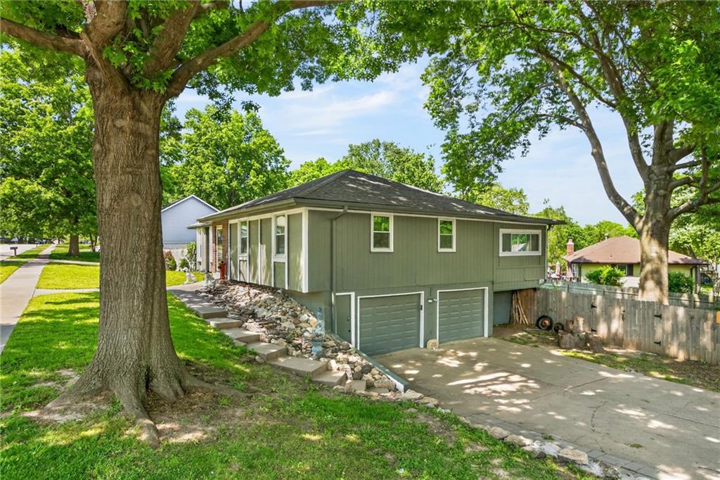 Photo 3 of 1524 Oxford Court