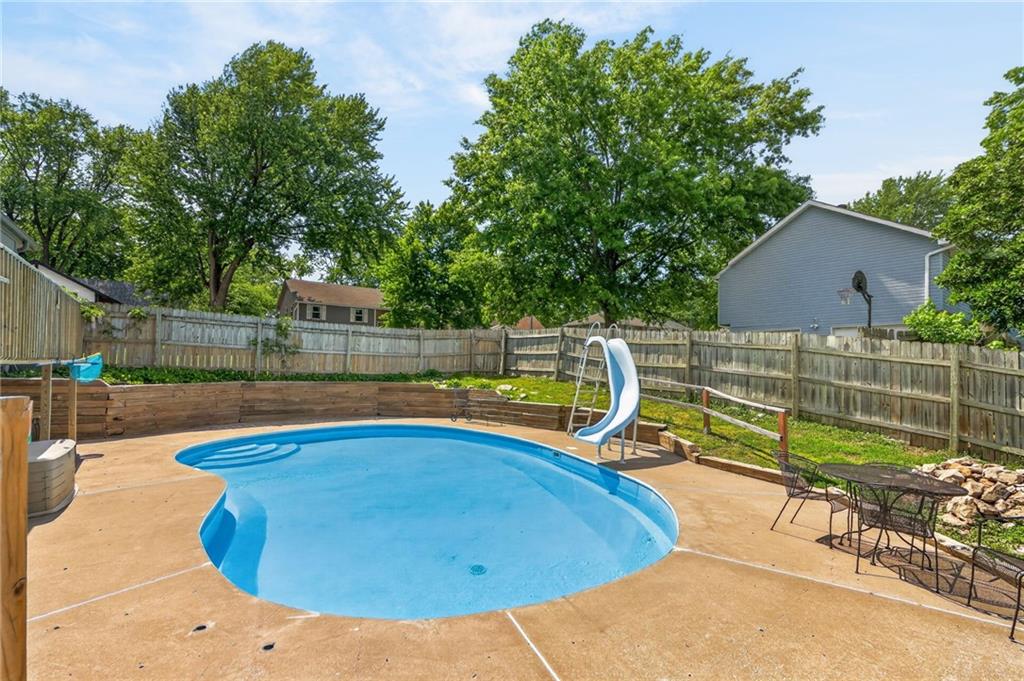 Photo 7 of 1524 Oxford Court