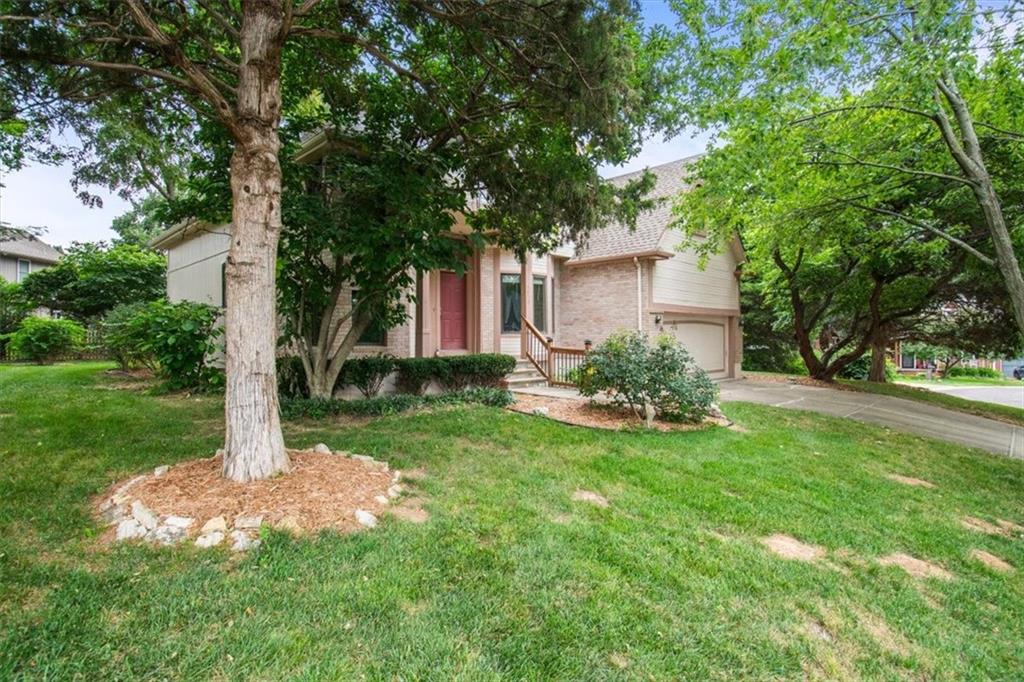 Photo 2 of 2823 S Stoneridge Drive