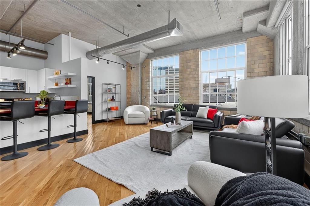 Photo of 2029 WYANDOTTE #204 Street #204