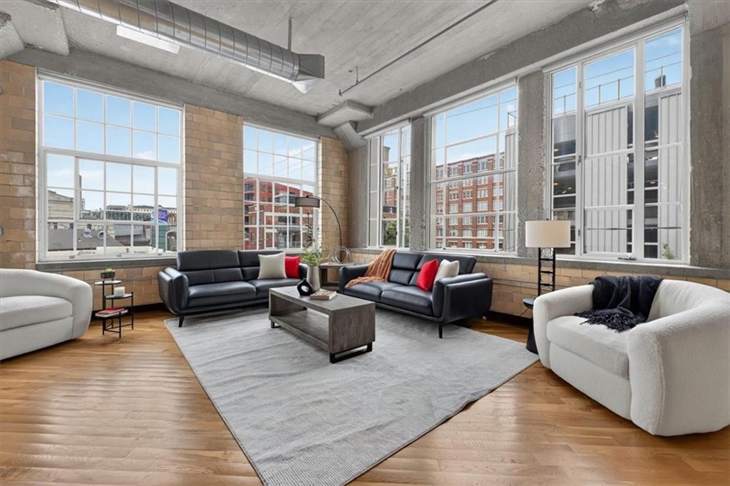Photo 2 of 2029 WYANDOTTE #204 Street #204