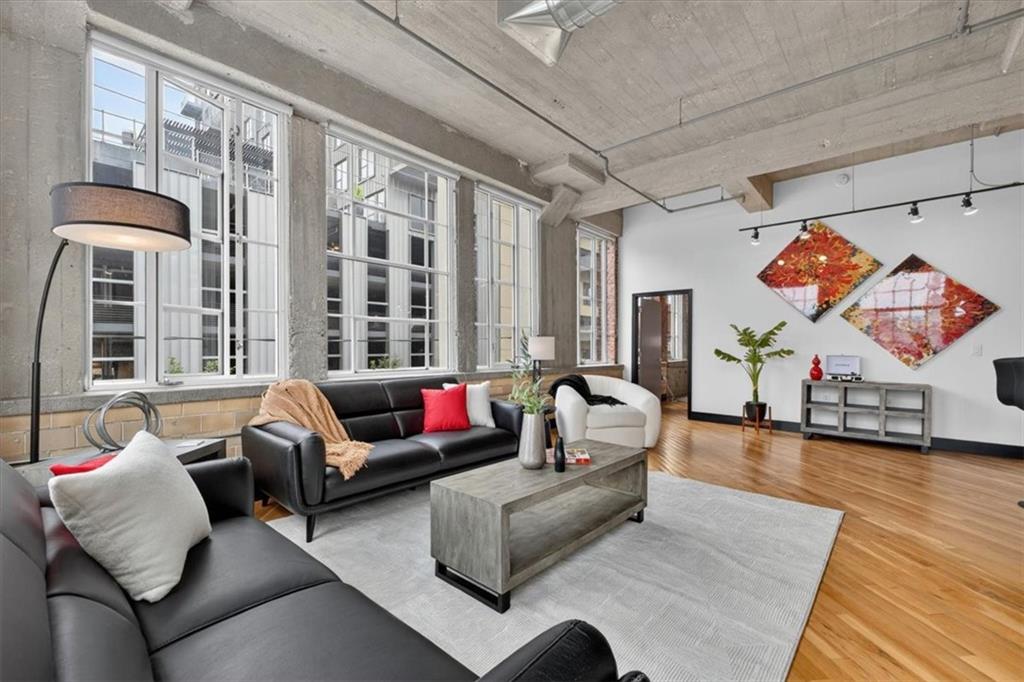Photo 4 of 2029 WYANDOTTE #204 Street #204