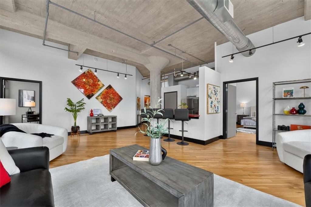 Photo 5 of 2029 WYANDOTTE #204 Street #204