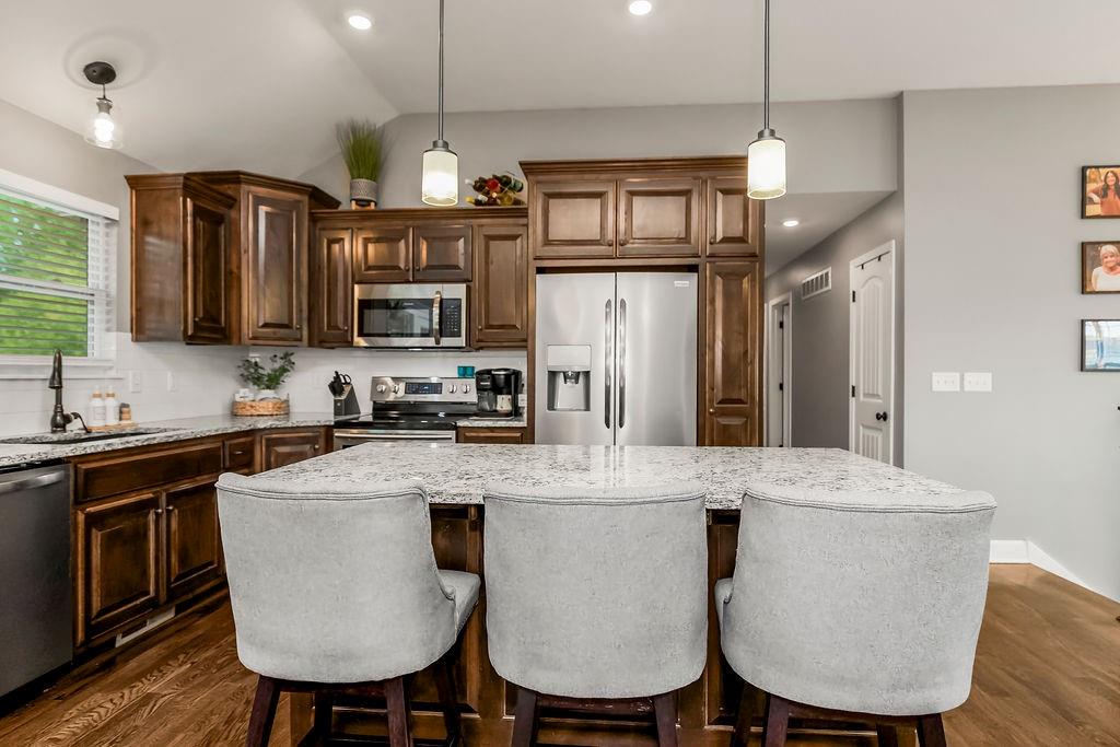 Photo 7 of 915 W 7th Avenue