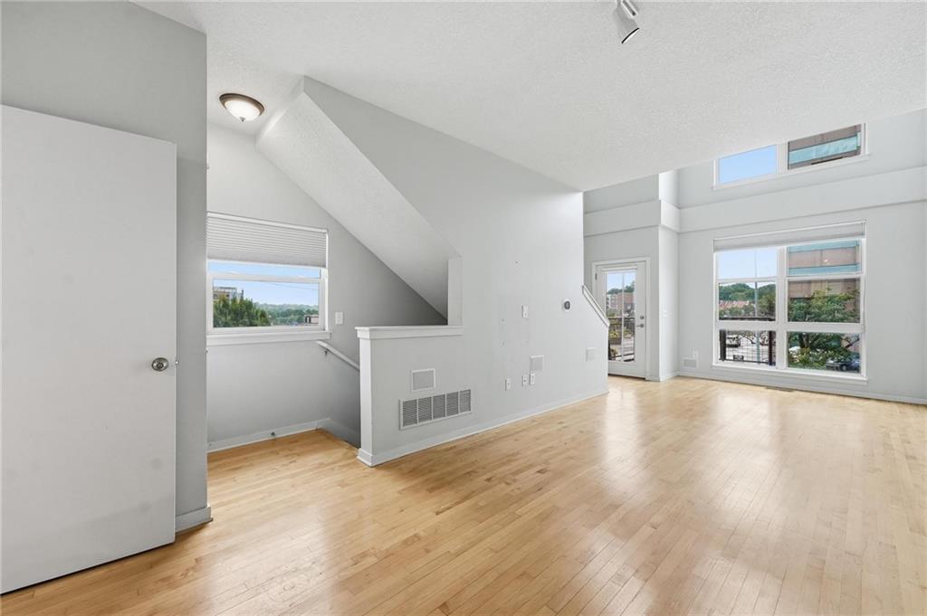 Photo 4 of 4577 Madison Avenue #E4