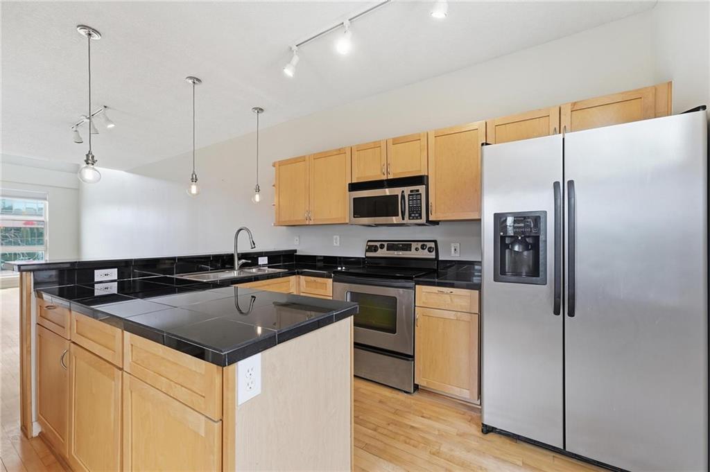 Photo 7 of 4577 Madison Avenue #E4