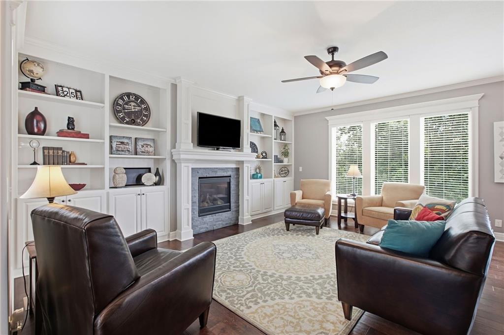 Photo 7 of 1021 SE Scarlet Court