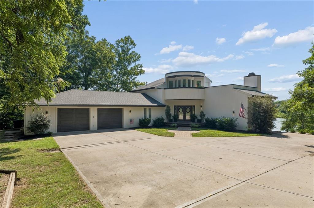 Photo of 15404 Lake Point Drive
