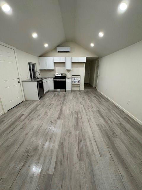 Photo 2 of 4112 N Mersington Avenue