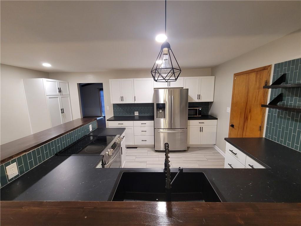Photo 4 of 3315 S Crysler Avenue