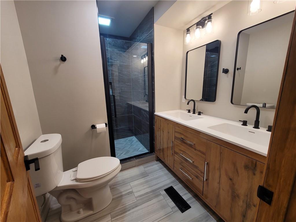 Photo 7 of 3315 S Crysler Avenue