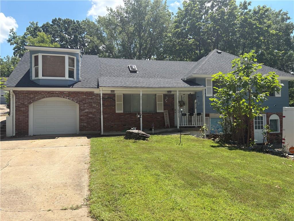 Photo of 213 Briar Lane in Kansas City, MO