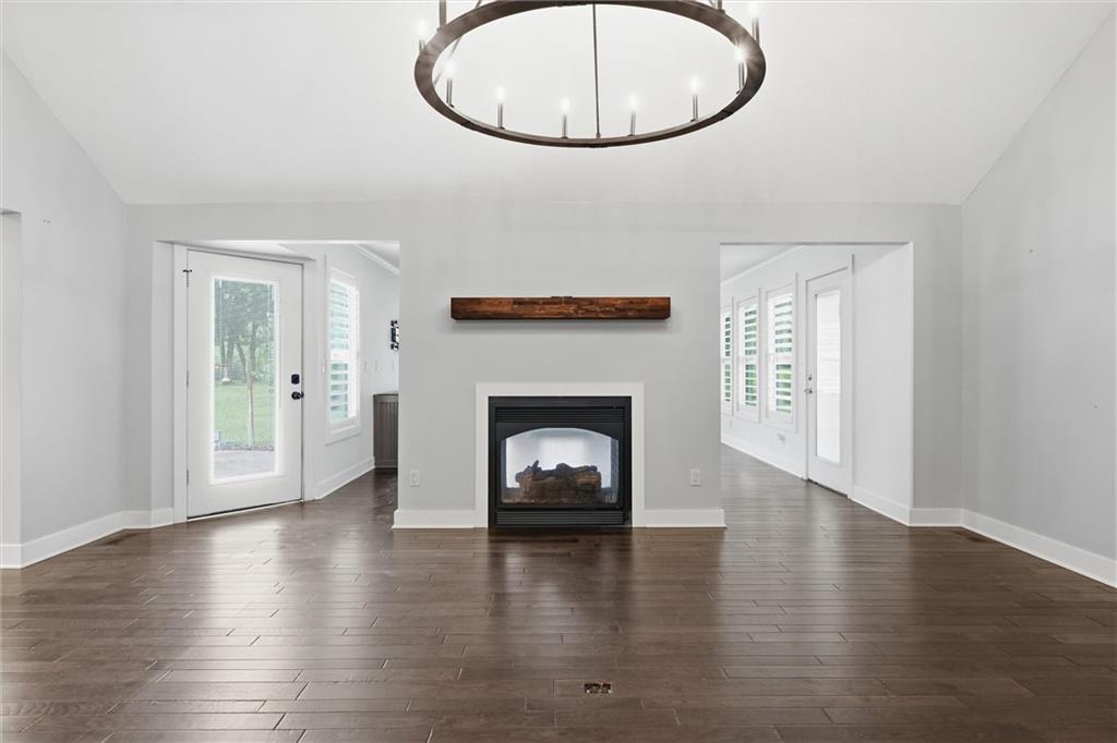 Photo 4 of 5625 W 201 Street