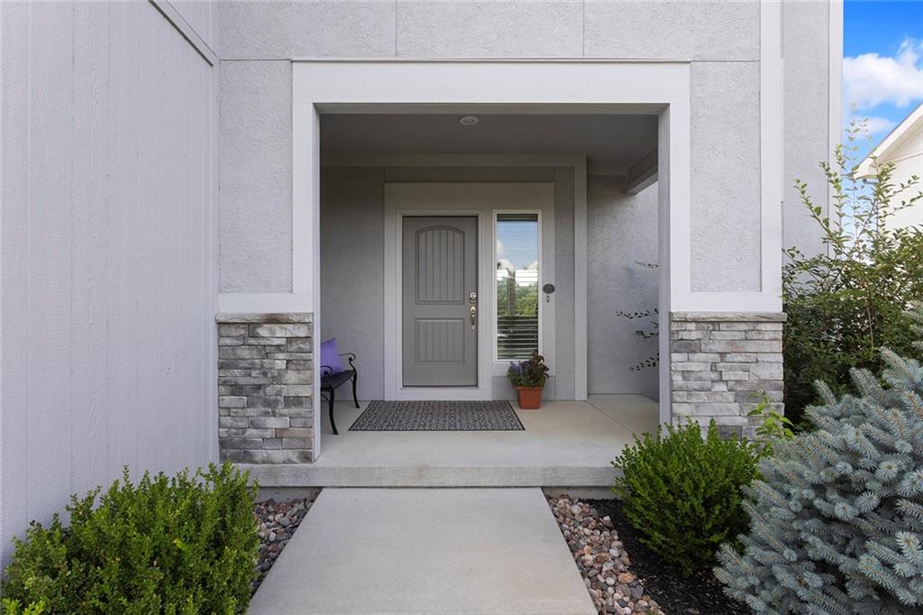 Photo 4 of 8492 Valley Spring Drive
