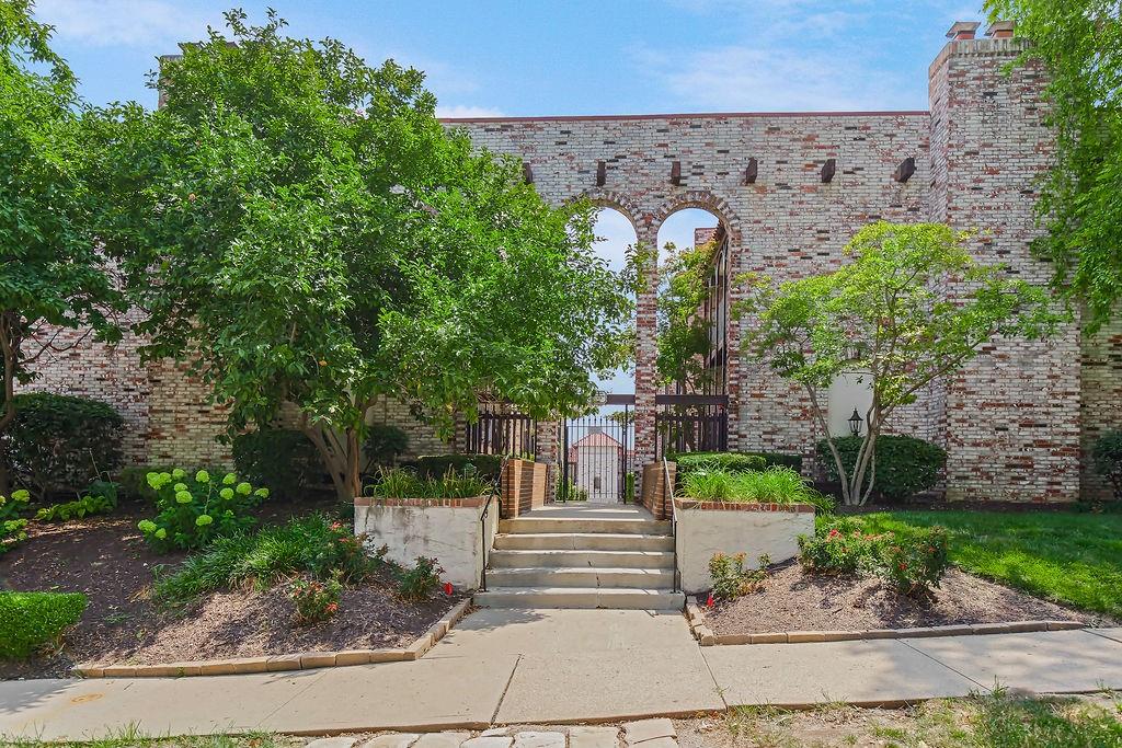 Photo 2 of 5013 Walnut Street #C