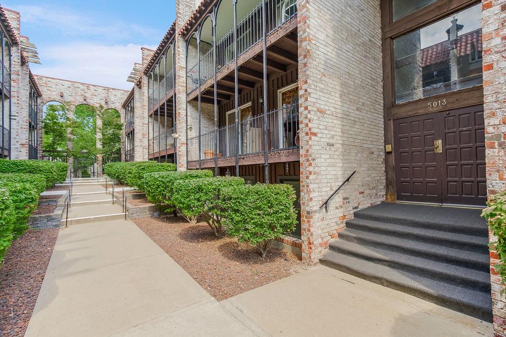 Photo 3 of 5013 Walnut Street #C