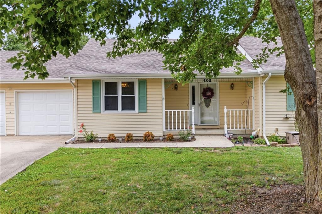 Photo 3 of 402 E 16th Street Circle