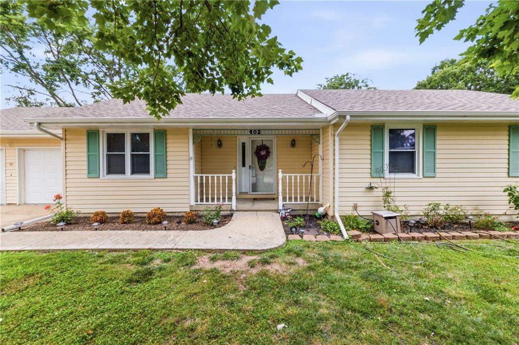 Photo 4 of 402 E 16th Street Circle