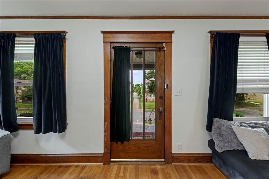 Photo 3 of 328 N Chelsea Avenue
