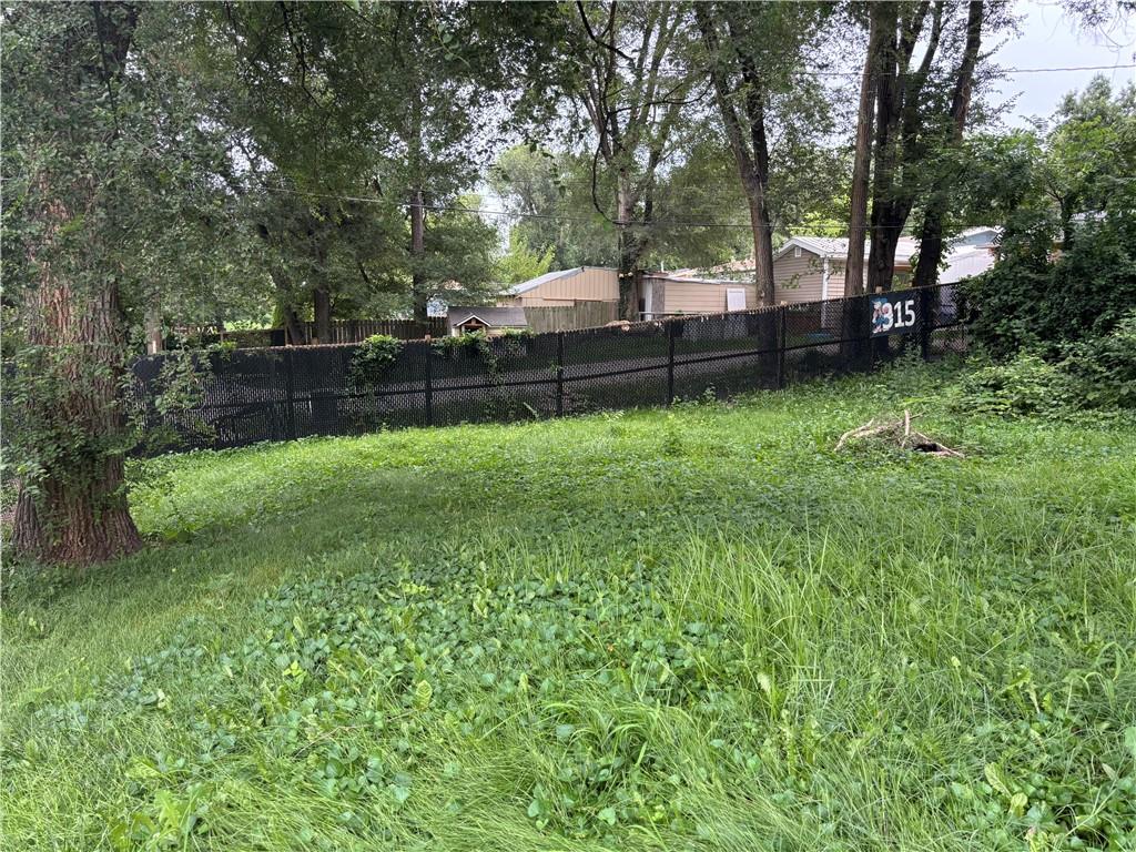 Photo 4 of 2905 S 50th Street