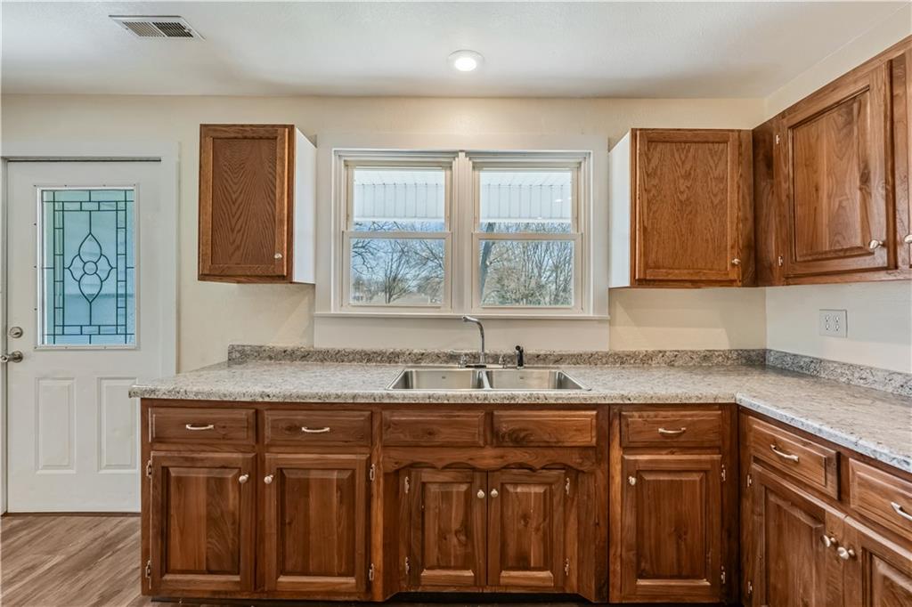 Photo 3 of 304 S Chestnut Street