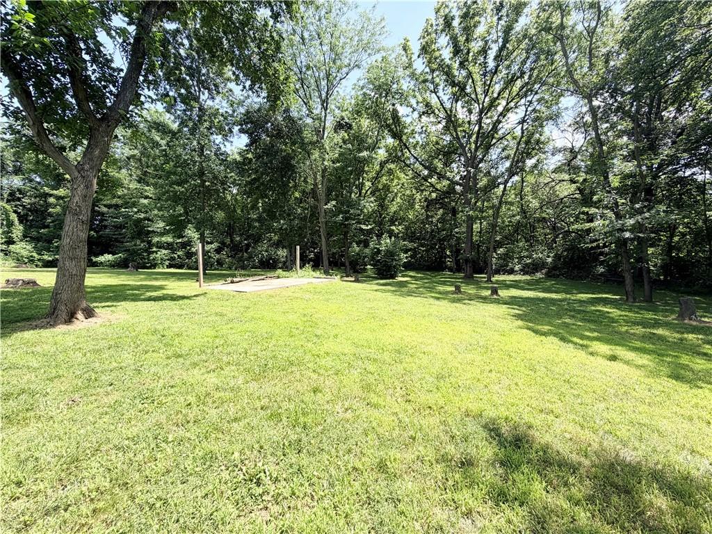 Photo 7 of 403 N Devasher Road