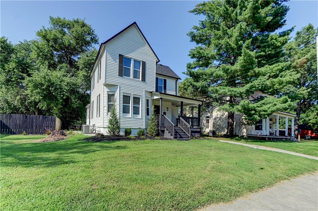 Photo 4 of 511 E Green Street