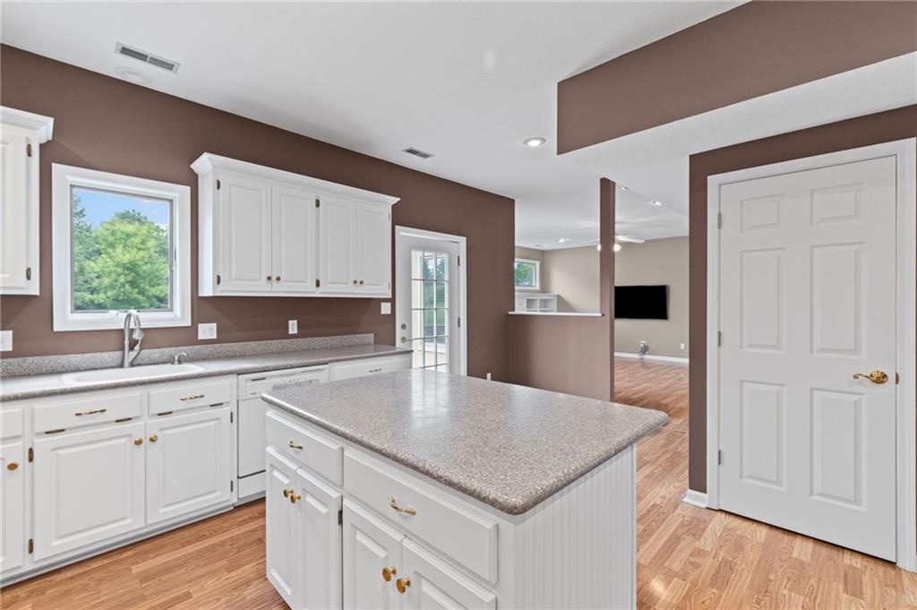 Photo 7 of 1405 Kensington Court