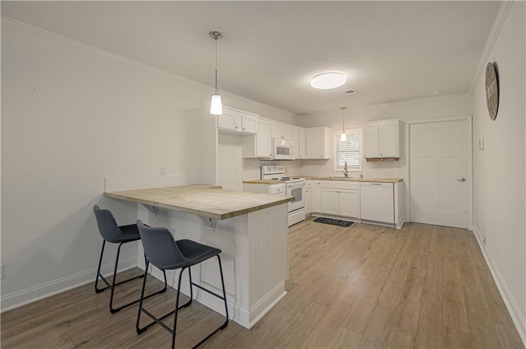 Photo 6 of 10119 E Lexington Avenue