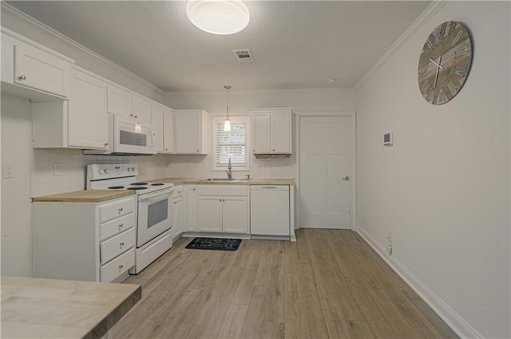 Photo 7 of 10119 E Lexington Avenue