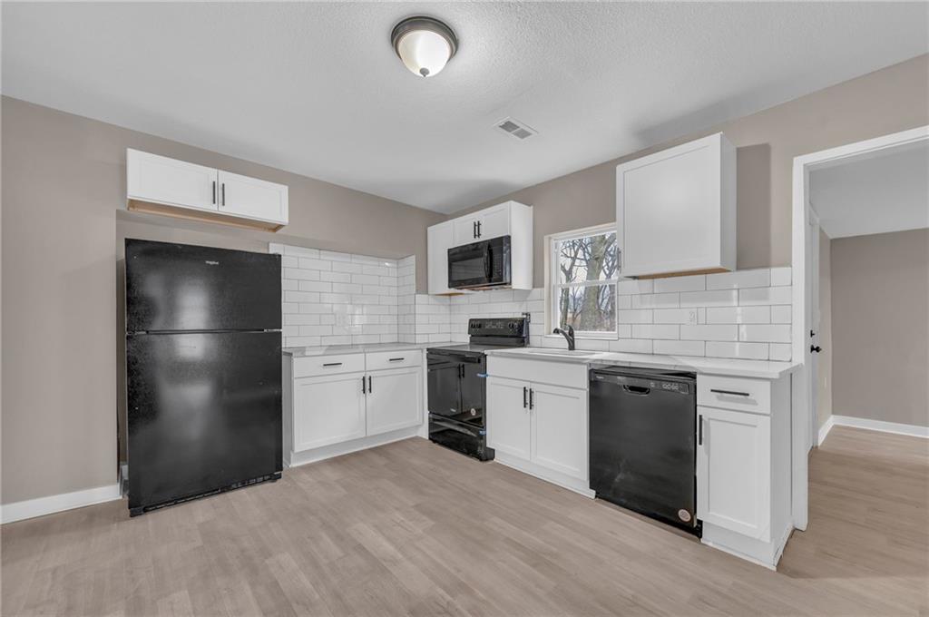 Photo 2 of 1420 S Appleton Avenue