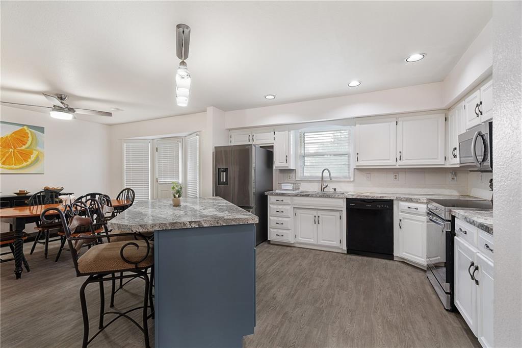 Photo 4 of 14717 S Seminole Drive