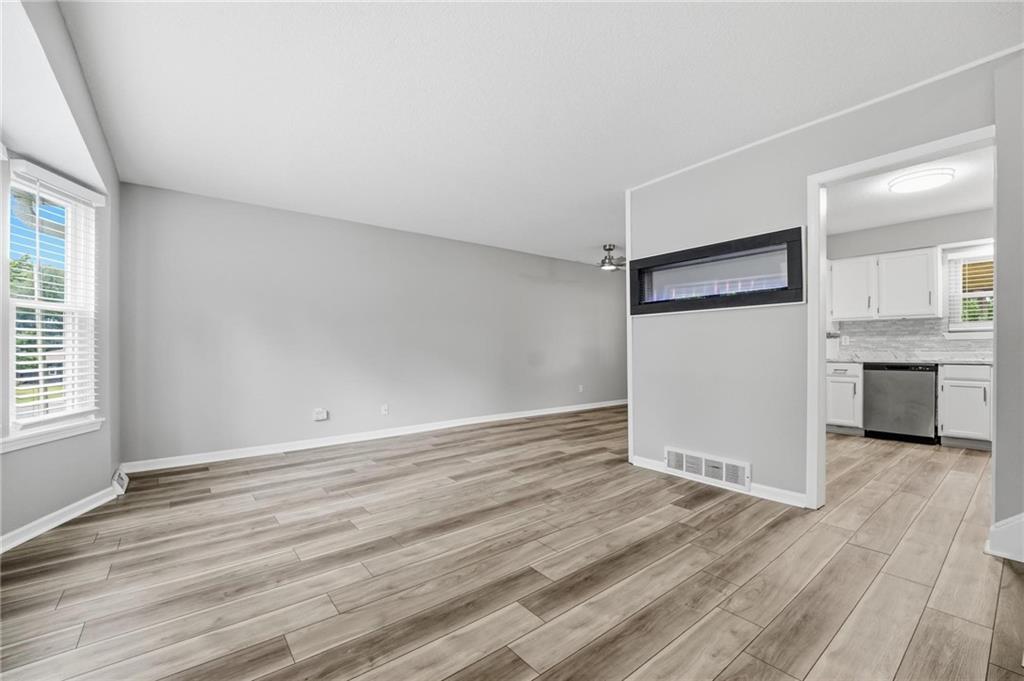 Photo 6 of 1010 E Langsford Road
